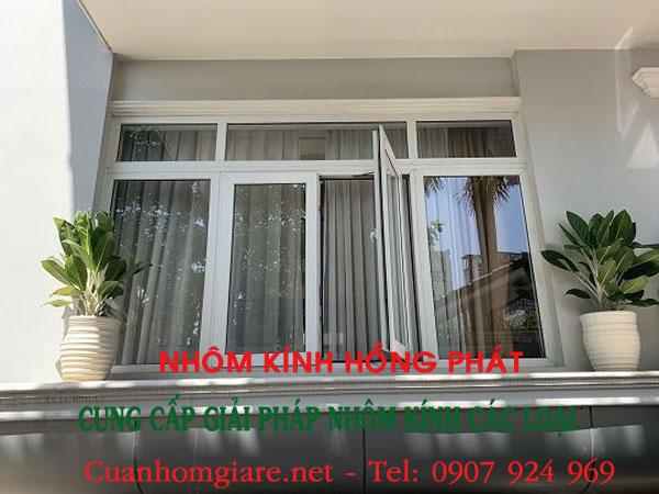 cua-nhom-kinh-tphcm