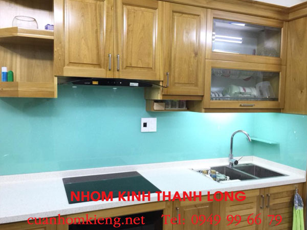 gia-kinh-op-bep-mau-xanh-ngoc