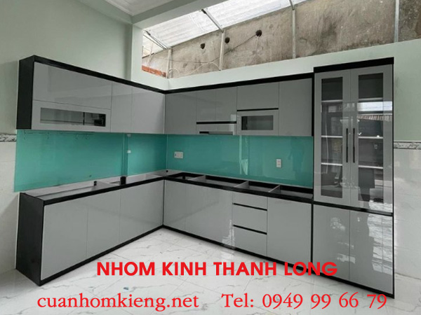 gia-kinh-op-bep-mau-xanh-ngoc